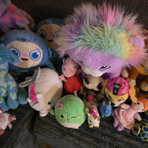 Colorful Plush Toy Collection - Picture 5 of 9